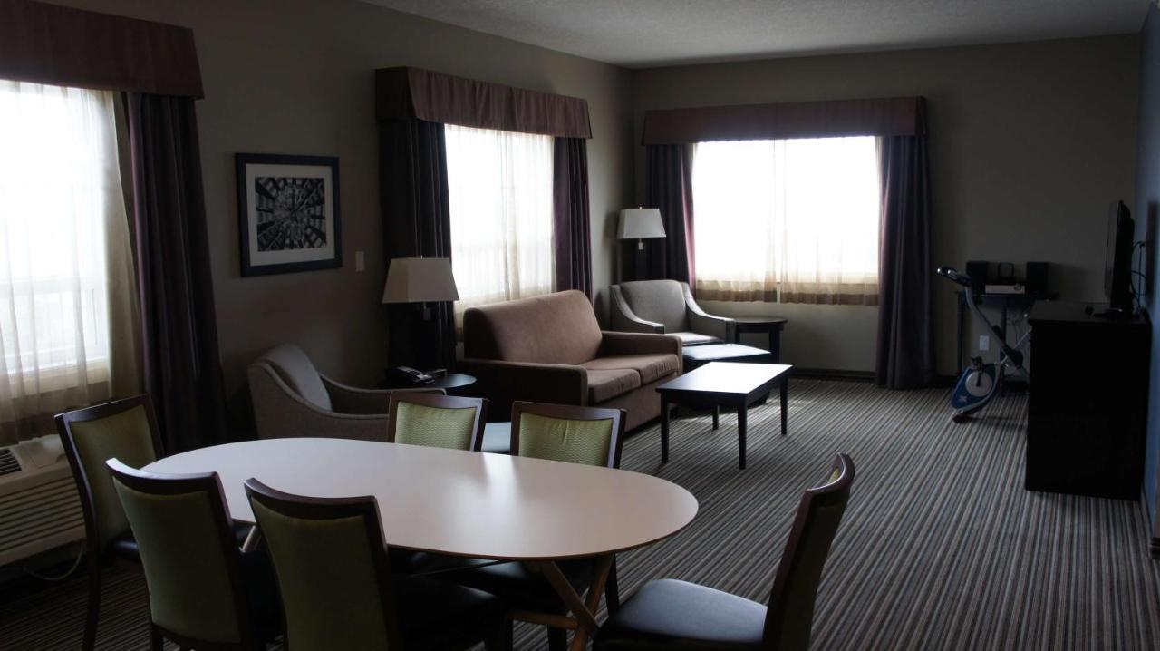 Best Western Plus Fort Saskatchewan Inn & Suites Exterior photo